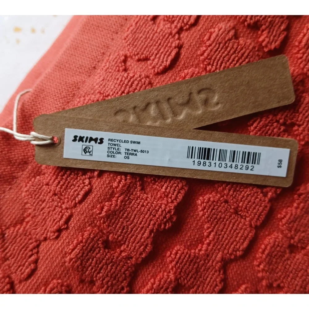 NWT SKIMS SIGNATURE SWIM TOWEL IN TERRA